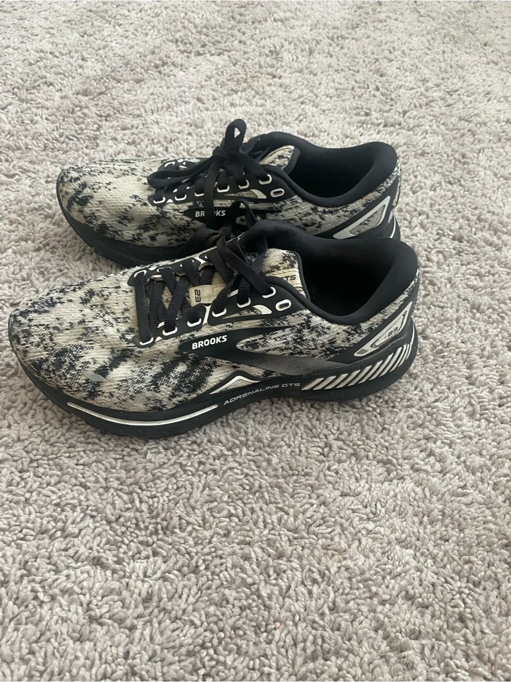 Brooks Adrenaline GTS 23 Sneakers
